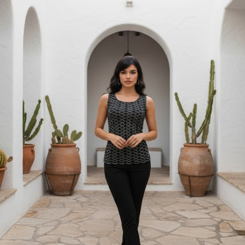 BLACK/WHITE STRETCHY TOP